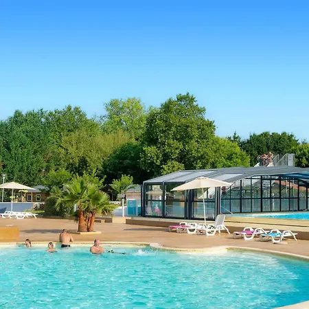 Gorgeous Stacaravan In Aureilhan With Heated Swimming Pool 3*